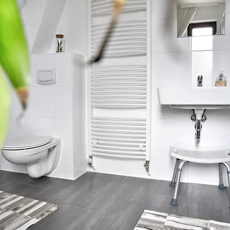 1 Ostseeferienhaeuser Stettiner Haff Hotel *