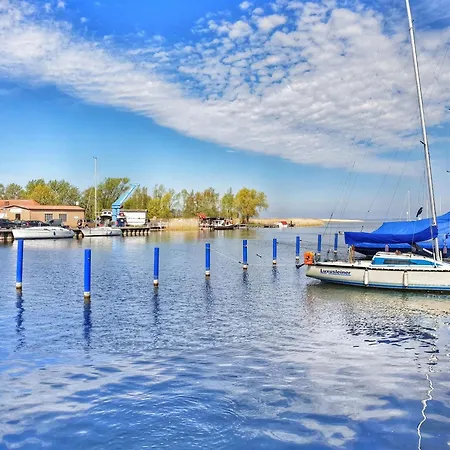 1 Ostseeferienhaeuser Stettiner Haff Hotel *
